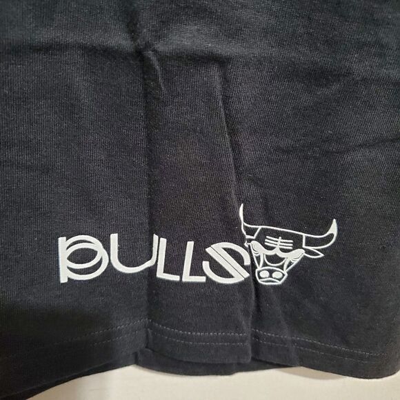 NBA CHICAGO BULLS SZ MEDIUM T SHIRT NWOT UNK BLACK/RED - Picture 4 of 9